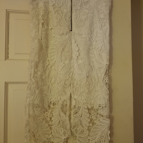 White skirt - Picture 3 of 3